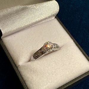 Very sparkly Diamond set in white gold.